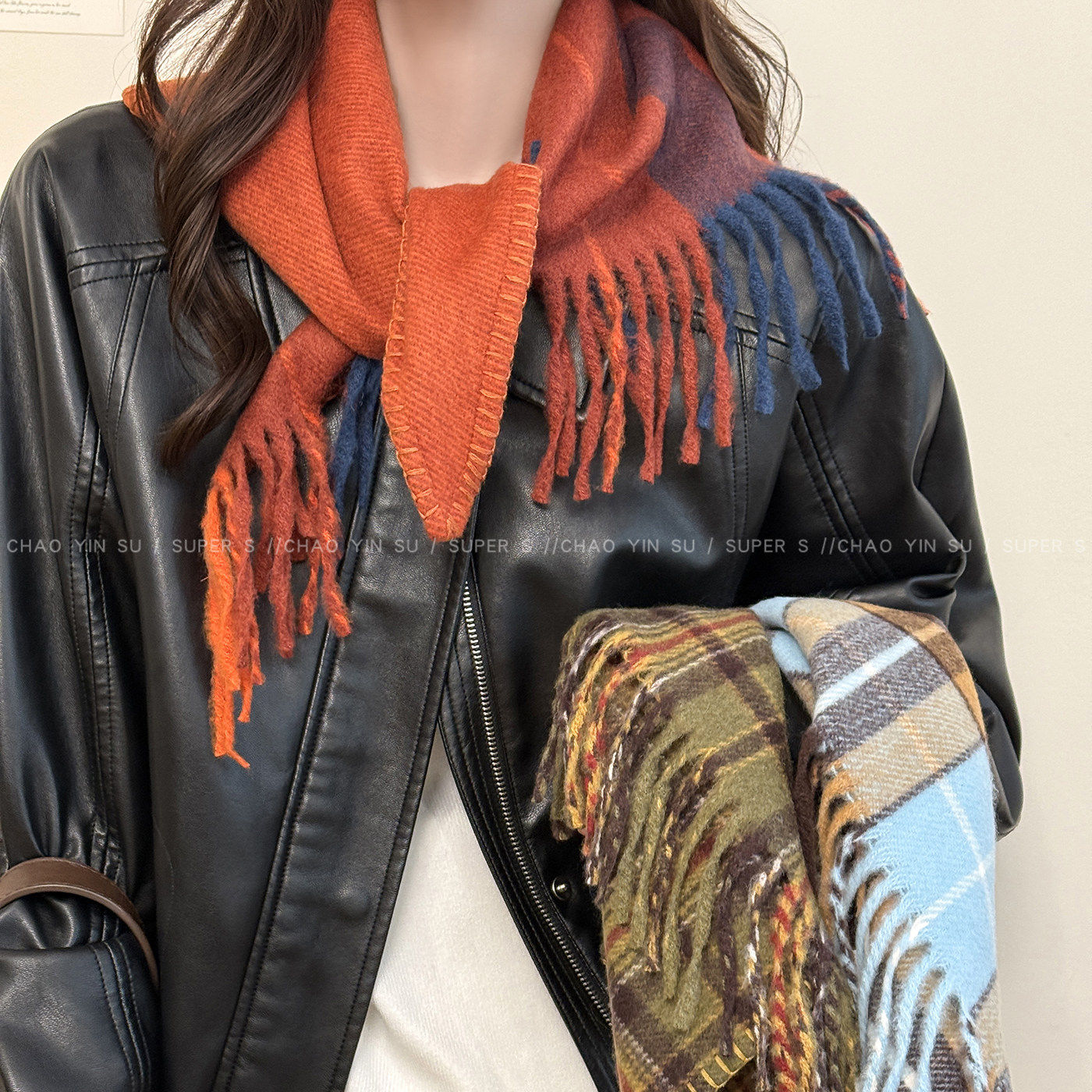 超显白！红色格子流苏披肩女复古秋冬氛围感保暖气质三角围巾围脖