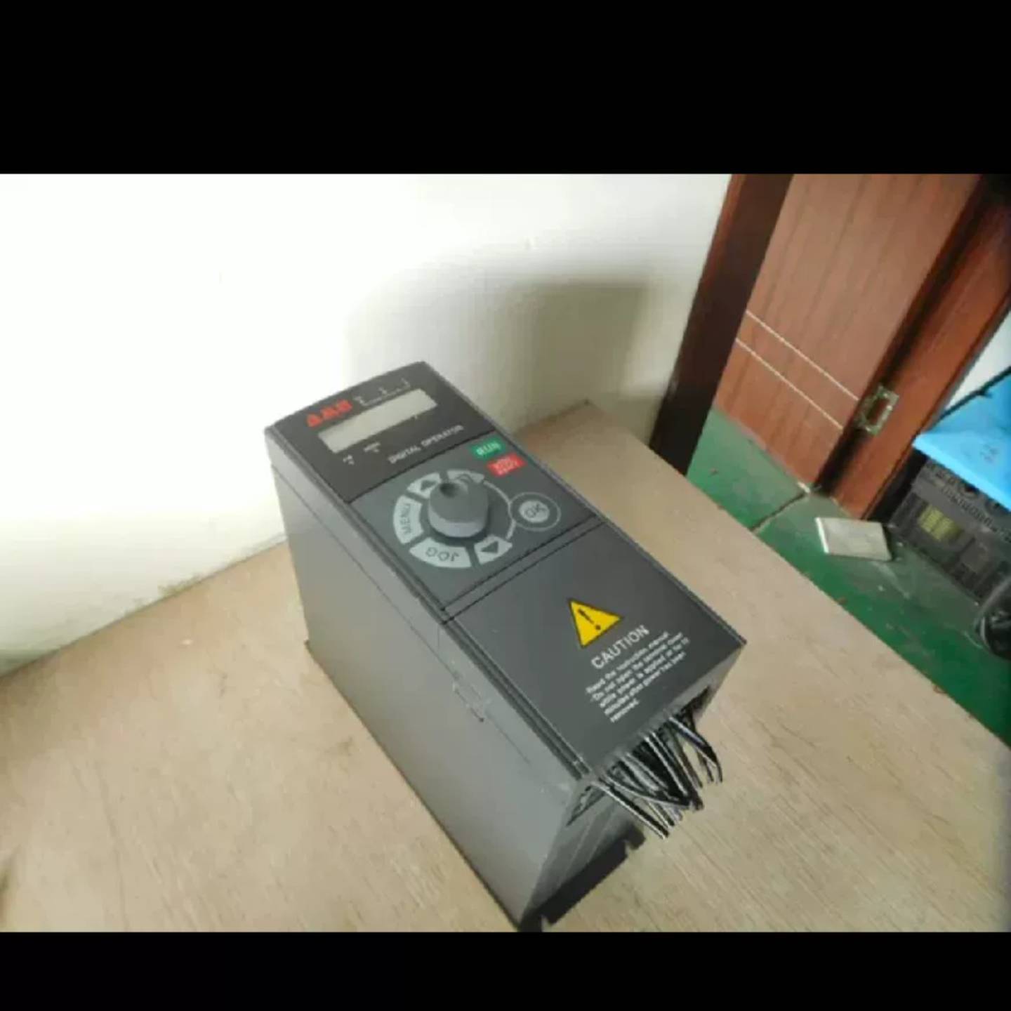 可维修安邦信变频器 AMB300-1R5G-T3 1.5KW议价