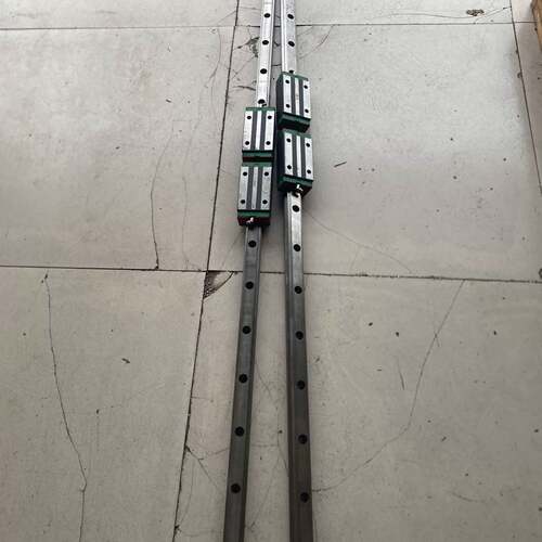 可维修上银 HG30 滑块导轨两根，，成色如图，长度 1米5议价
