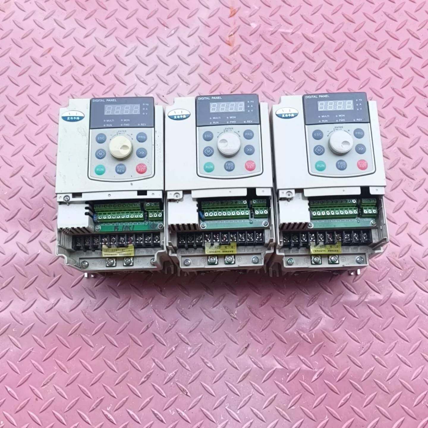 可维修蓝海华腾变频器V5-H-4T2.2G/3.7L 2.2KW议价