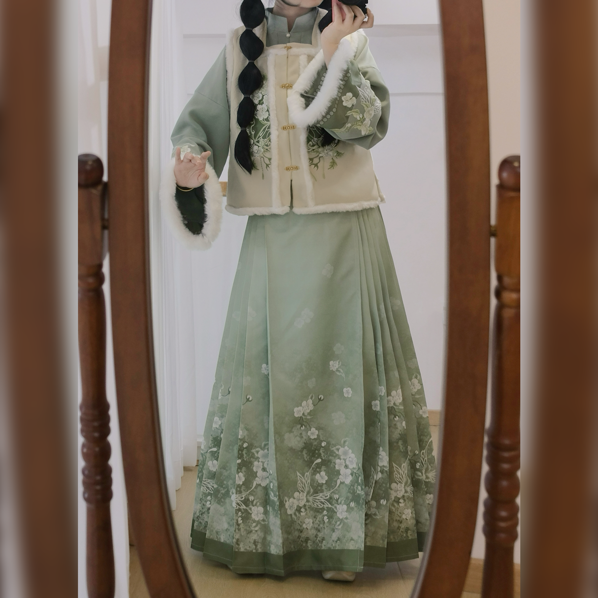 芳华庭原创[花宠蝶]汉服女方领明制重工刺绣马面裙改良日常秋冬款