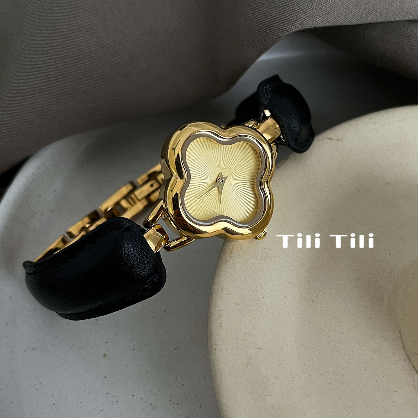 TILI四叶草手镯式女士手表复古金色真皮小众高级感腕表,手表,国产腕表,淘宝优惠券,粉丝福利购,淘宝优惠卷