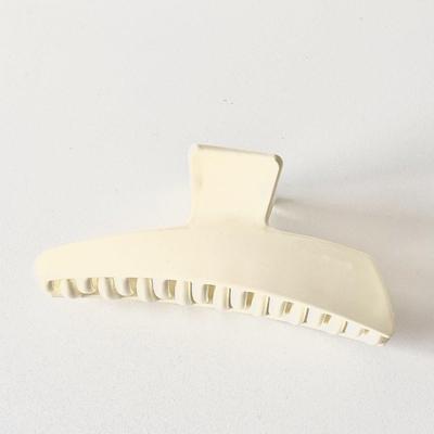 oversized hair grabbing women