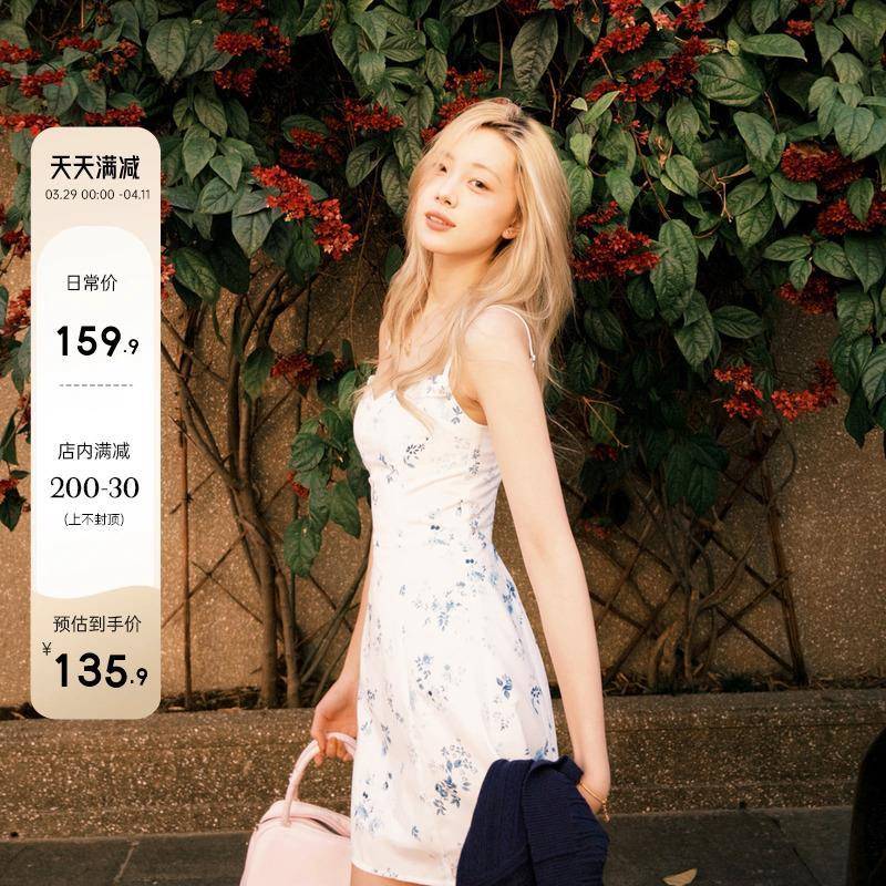 8uioio《秀智同款》法式碎花吊带裙女2025新款夏季收腰度假连衣裙