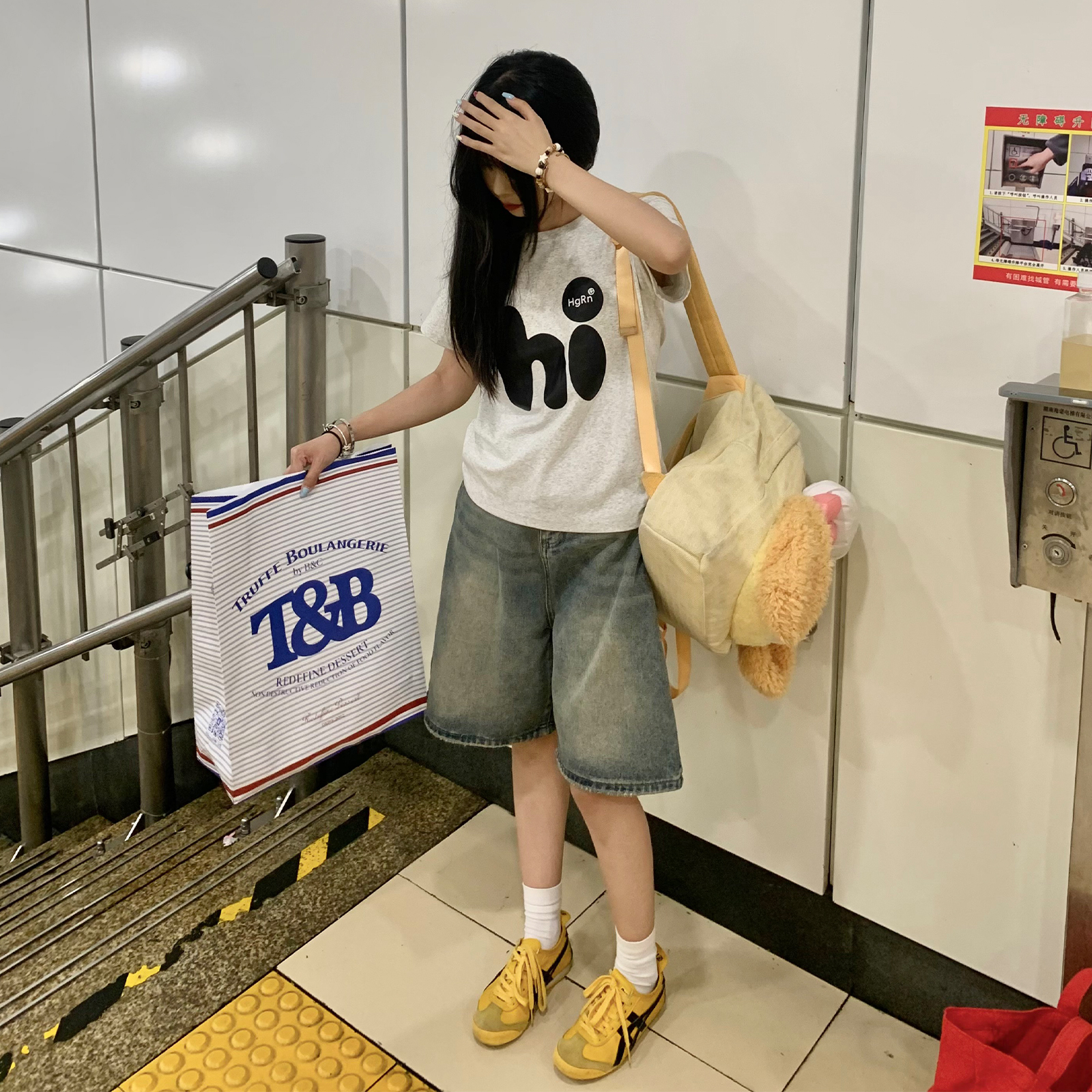 潮牌正肩创意字母hi短袖T恤女夏季修身宽松半袖设计感短款小上衣
