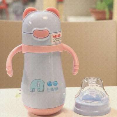 新款两用婴儿保温杯一水间儿童双盖宝宝学饮杯带奶嘴幼儿园水。11