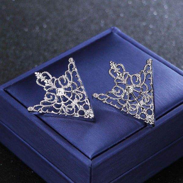 Fashion Triangular Collar Pin Hollow Brooch Collar Corner