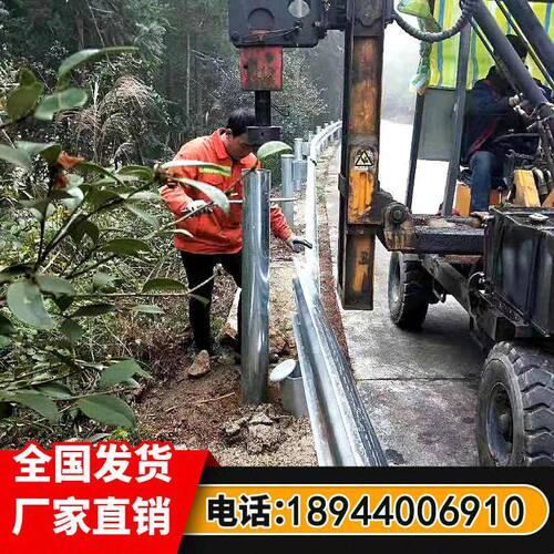 高速公路波形护栏板三波国标热镀锌护栏板国道公路防撞隔离栏杆厂