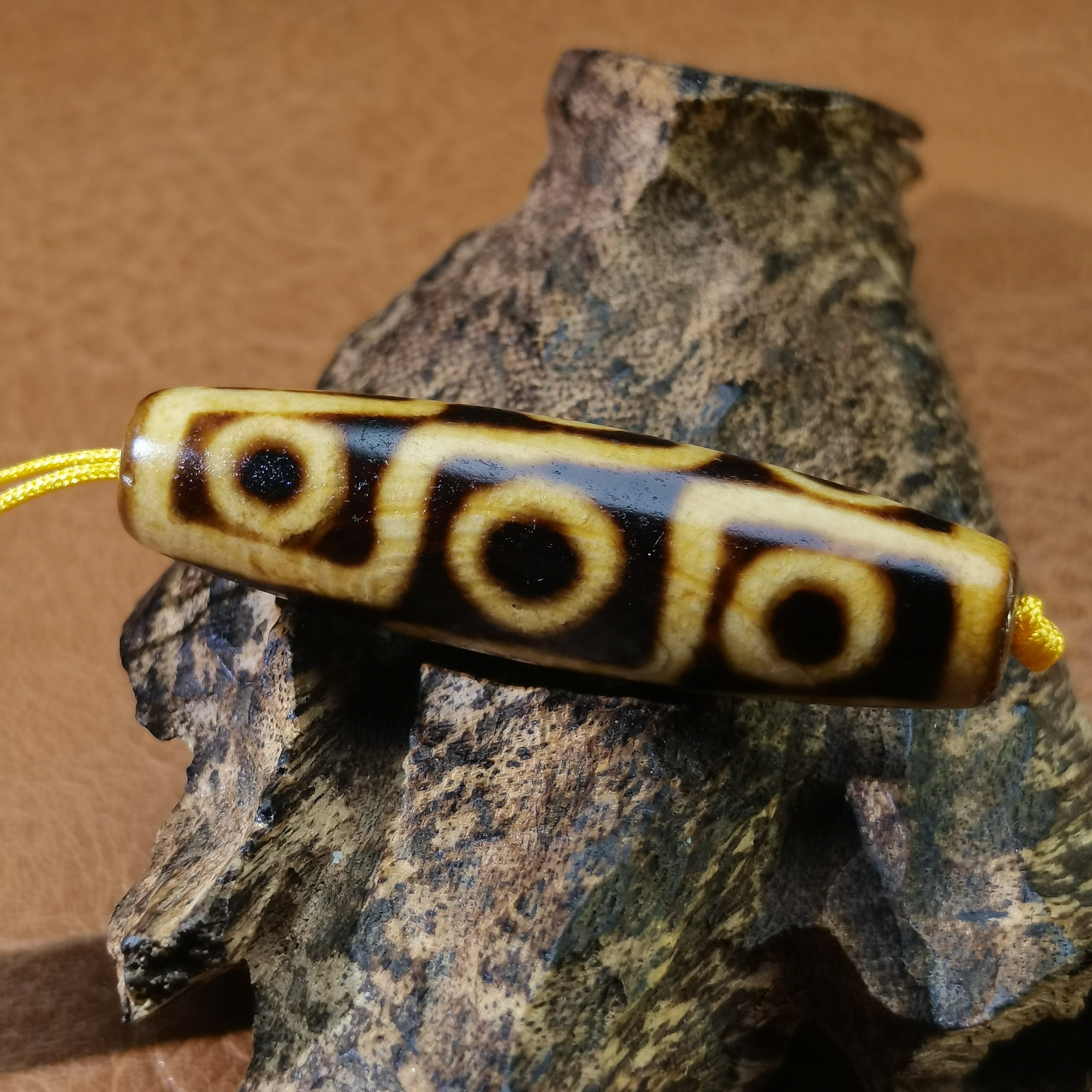 藏传老虫虫系列满金沁包浆折线九眼天珠熟美玛瑙玉髓珠藏式锁骨链
