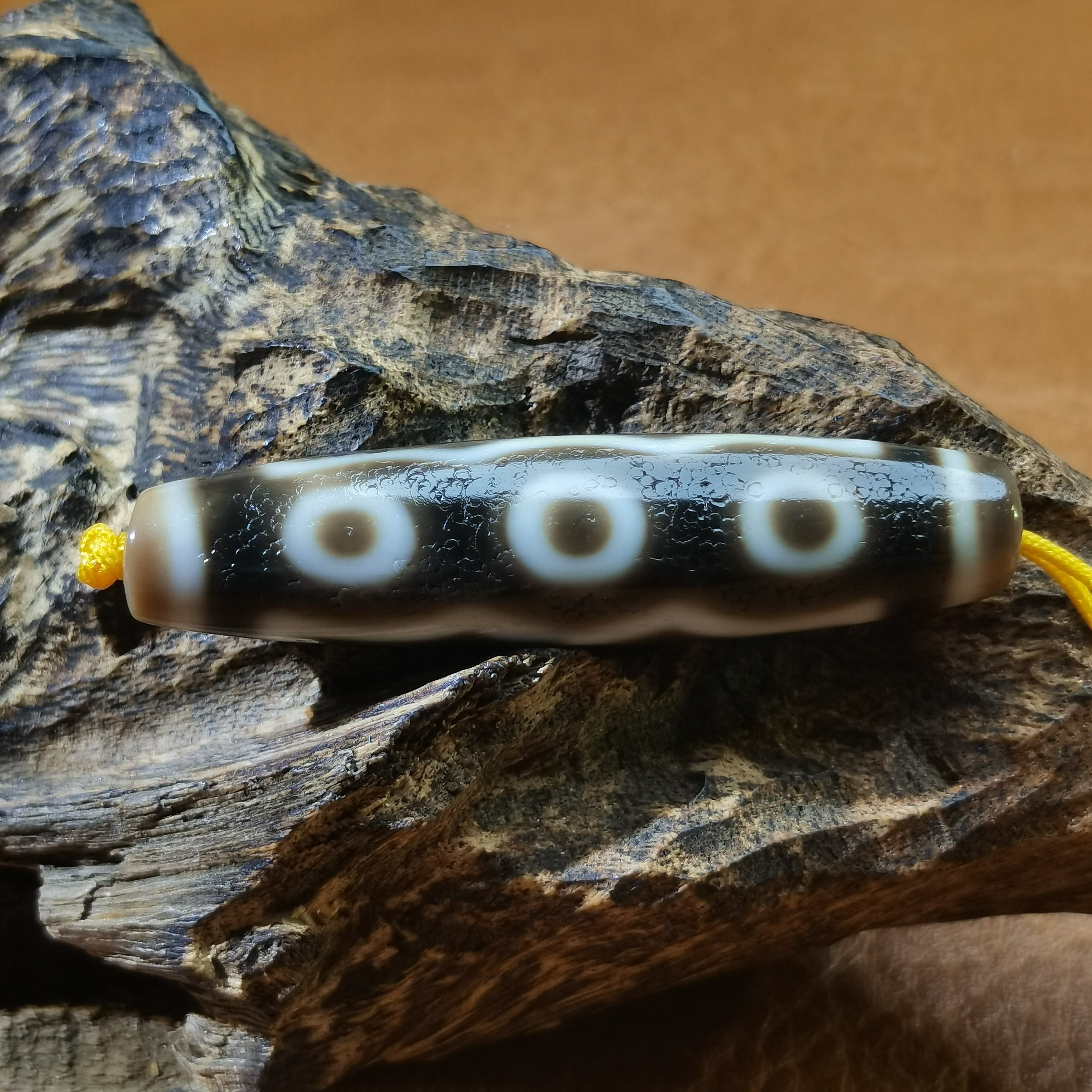 早期藏区流转皮壳老糯包浆宝盖五眼天珠肉质扎实玛瑙玉髓珠锁骨链