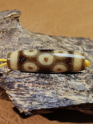 满砂至纯牙黄闪电五眼天珠藏传九眼石页岩玉髓玛瑙真品油润扎实