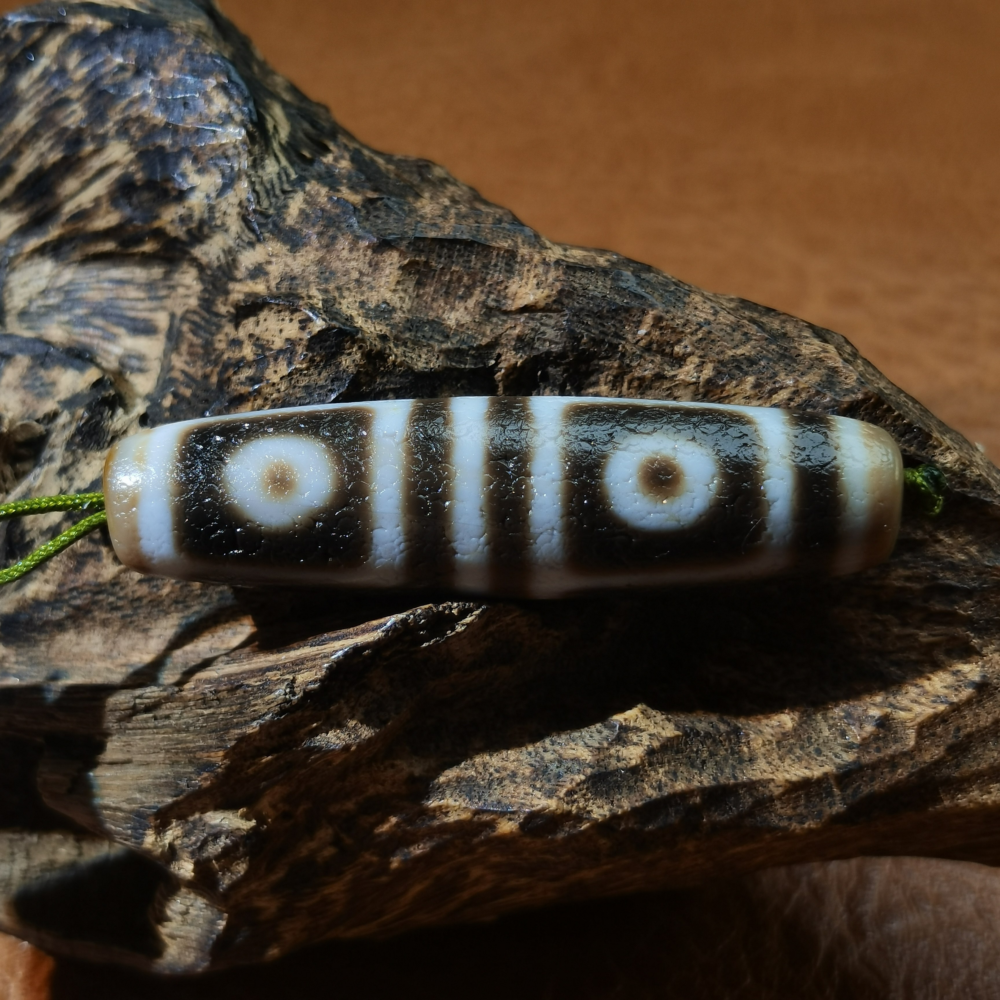 藏地流转大风化沧桑地门四眼天珠肉质扎实玛瑙玉髓珠藏式项链配饰