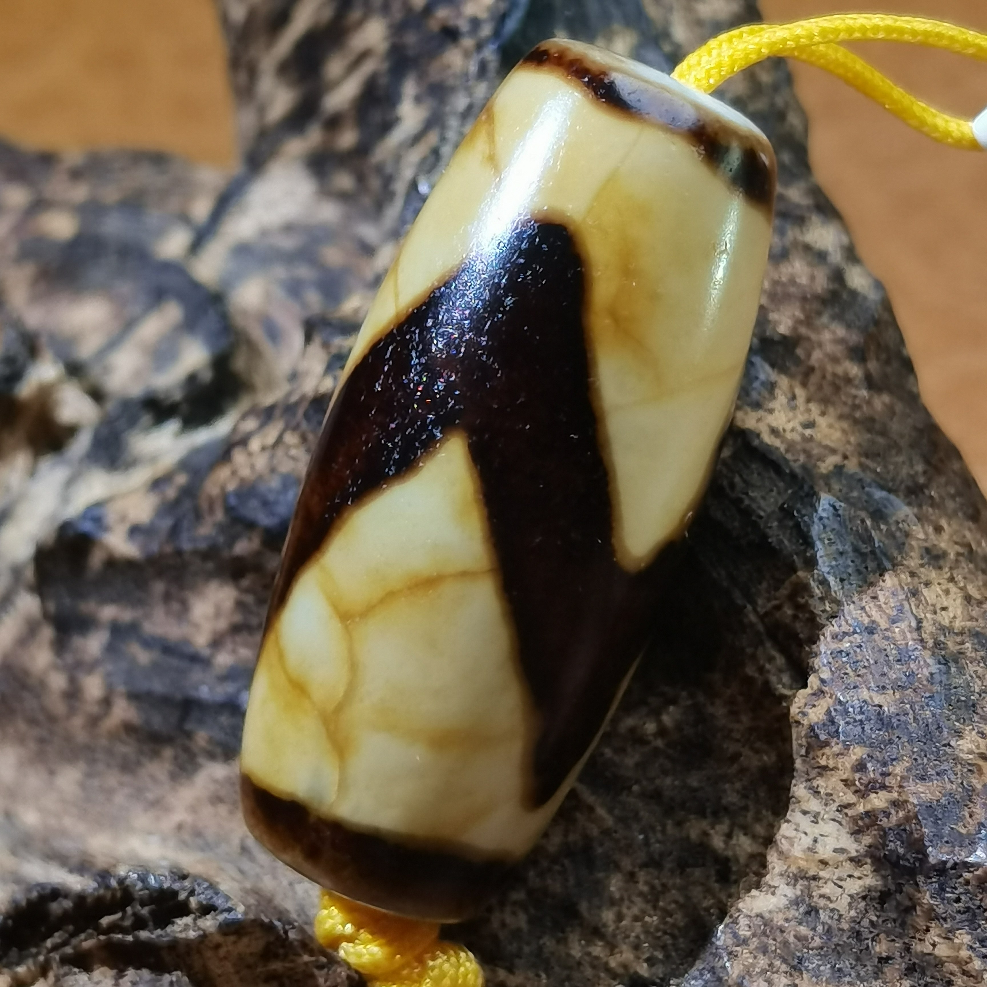 藏区真品虫虫系列油润扎实牙牙天珠沁色漂亮玛瑙玉髓珠藏式锁骨链