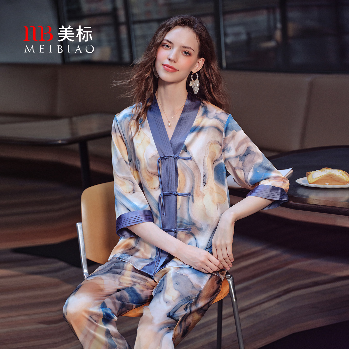 美标女士真丝印花新中式套装