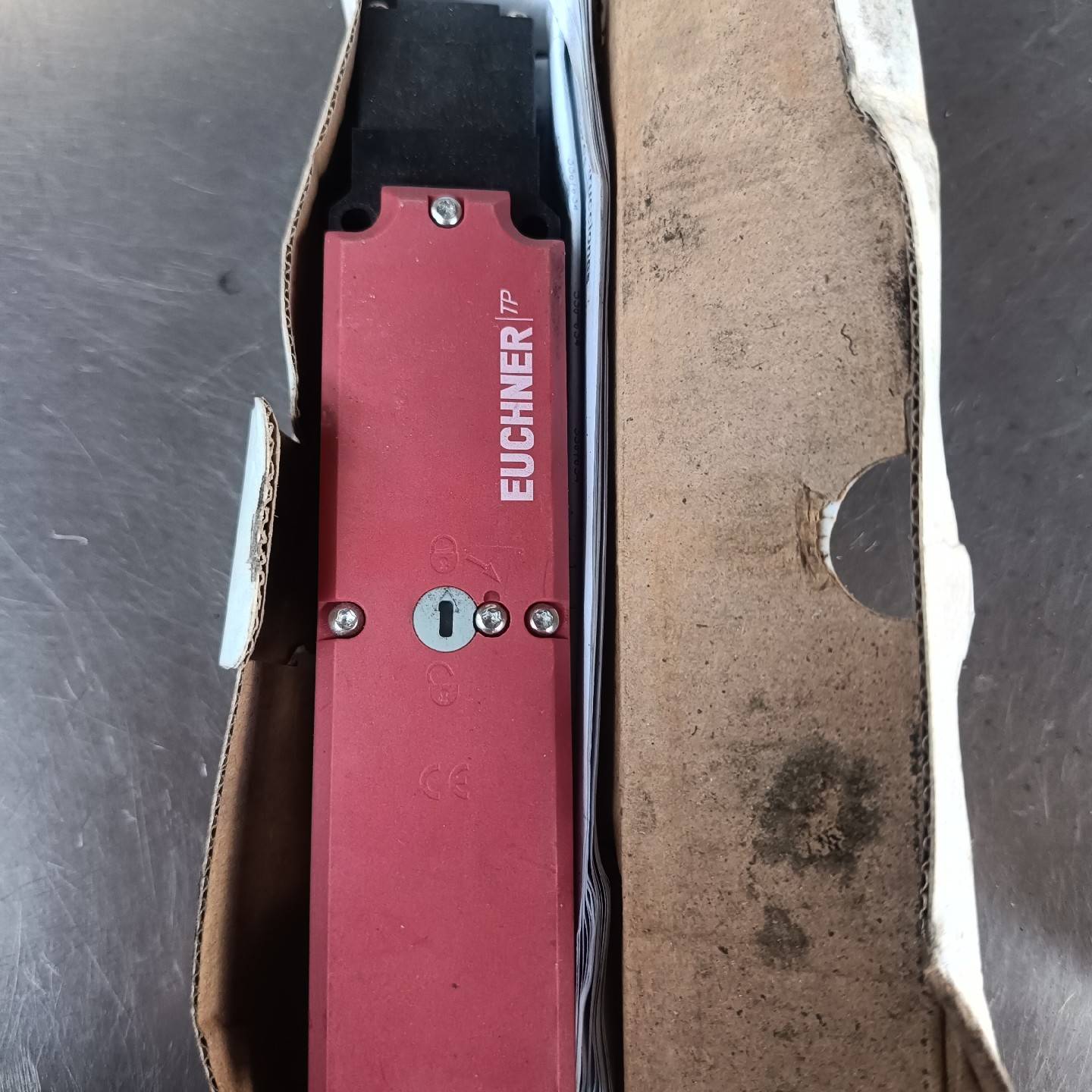 [议价]�¹�EUCHNER��ȫ��TP4-4141A024Mȫ�µ�