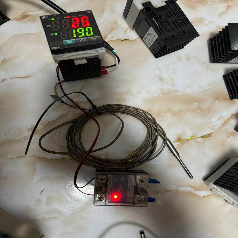 [议价]富士温控器PXR4TCY1-FV04S  6个