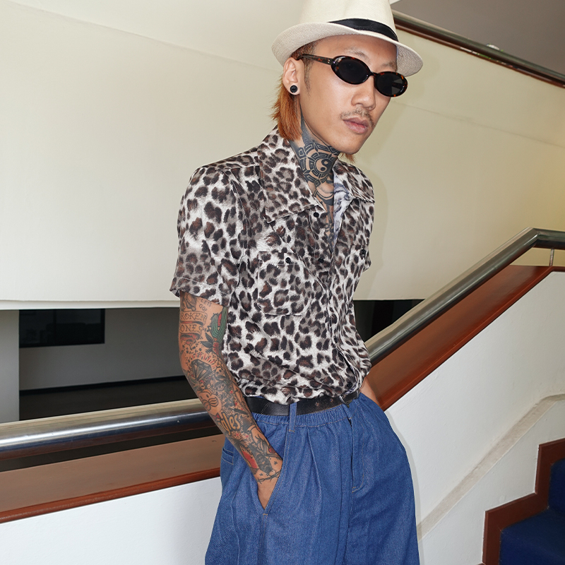 复古东京一字领短袖豹纹印花衬衫