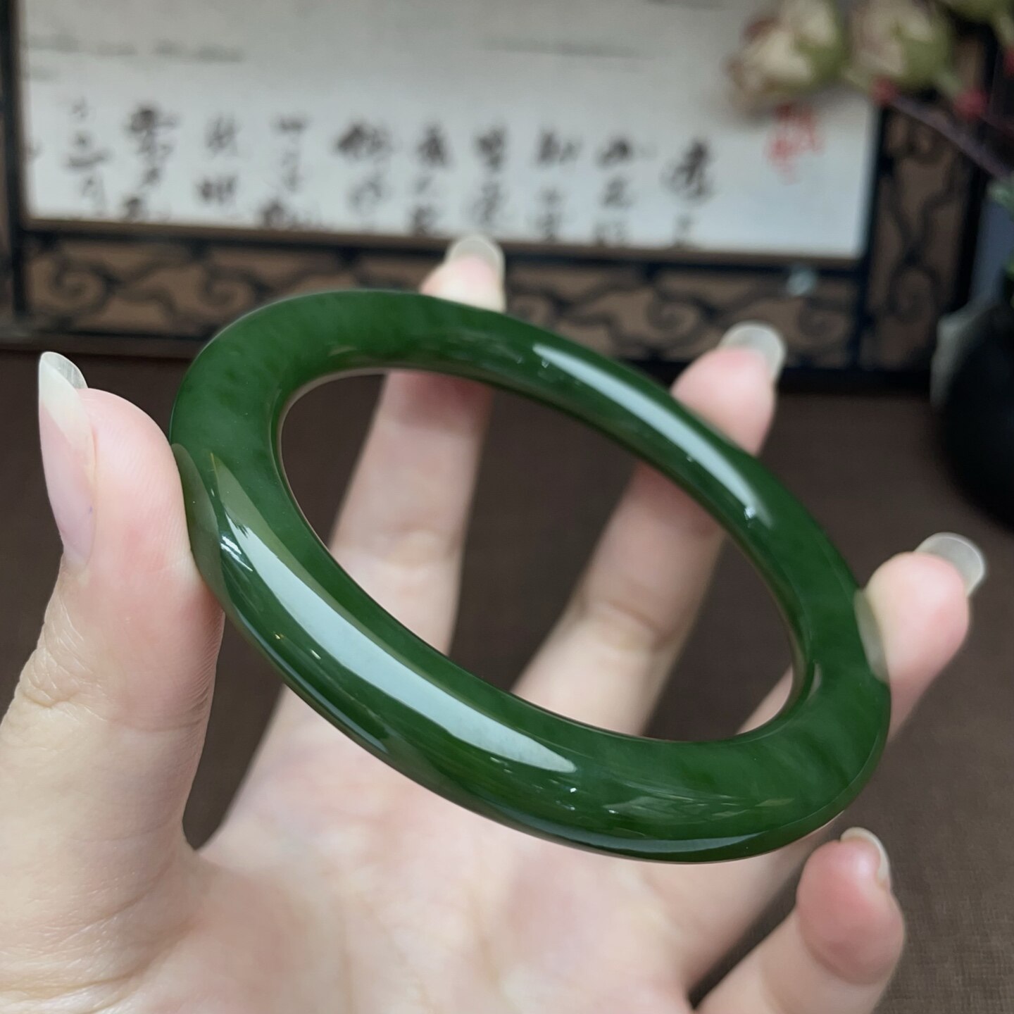 碧玉圆条手镯  色泽菠菜绿  碧玉