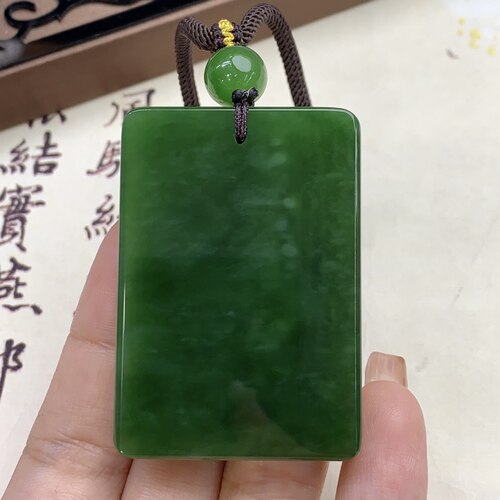碧玉平安牌挂件 色泽菠菜绿 玉质细腻  油润十足   无黑无裂