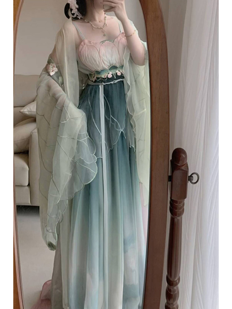 Bloom in Elegance: Lotus Embroidered Heziqun Hanfu Set for Spring - Product image 5