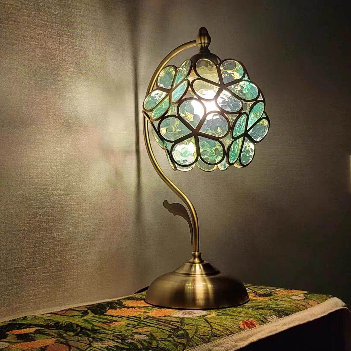 INS风复古台灯花瓣樱花卧室台灯书房轻奢创意床头灯氛围结婚房灯