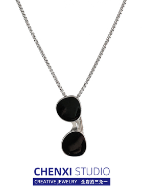 中性黑色潮酷秋冬卫衣链吊坠