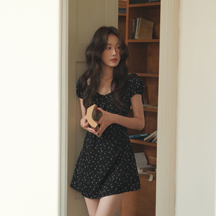 JOCO CHIC黑色法式复古碎花V领连衣裙女2025夏泡泡袖收腰长款裙子