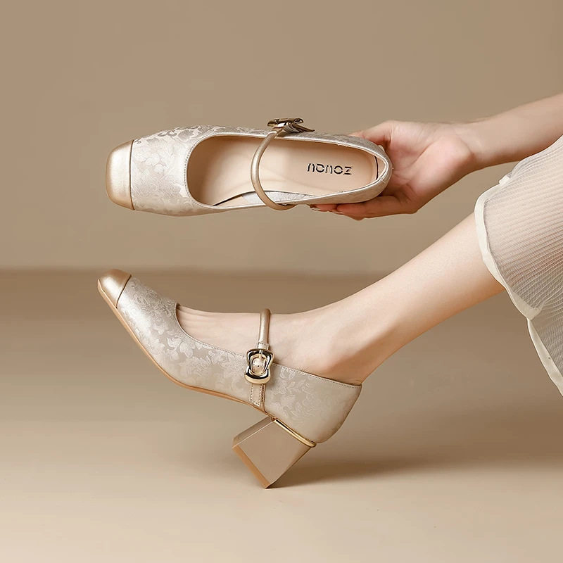 新中式国风珍珠小单鞋2025小香风复古百搭粗跟方头浅口女鞋配旗袍