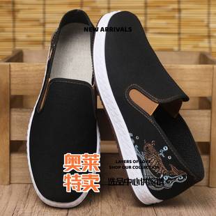 深圳丽荣鞋业男士京布鞋新款刺绣图案软底中老年休闲鞋轻便一脚蹬