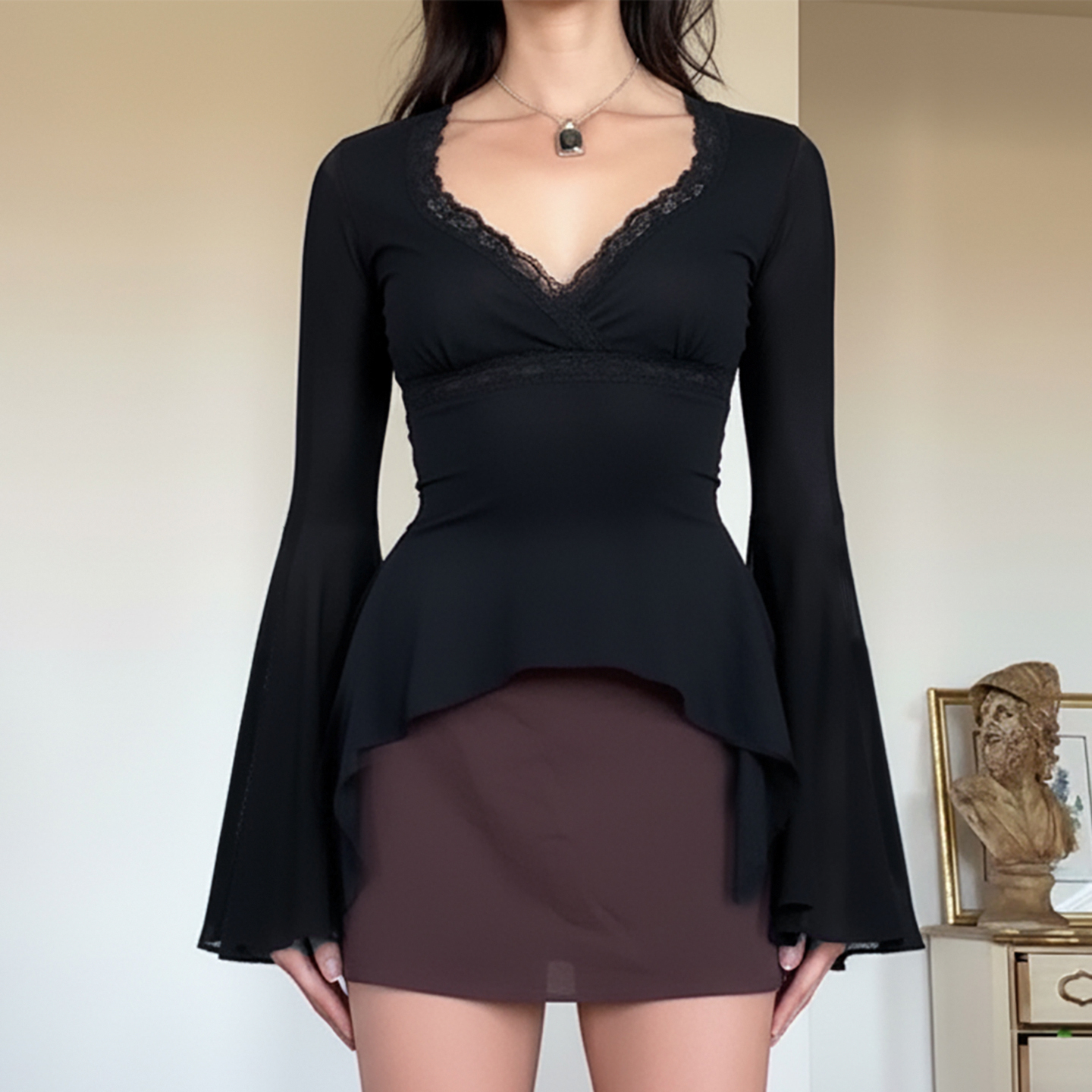 中古风蕾丝拼接喇叭袖T恤