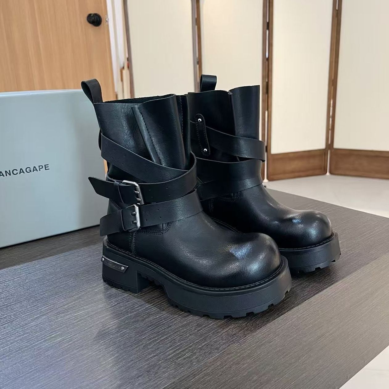 2025秋冬新款超火厚底中筒机车靴增高马丁靴女ins潮皮带扣骑士靴