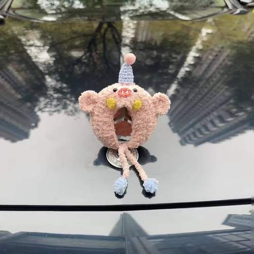 可爱小猪奔驰车标帽子创意高颜值汽车摆件编织头套女生车载装饰品