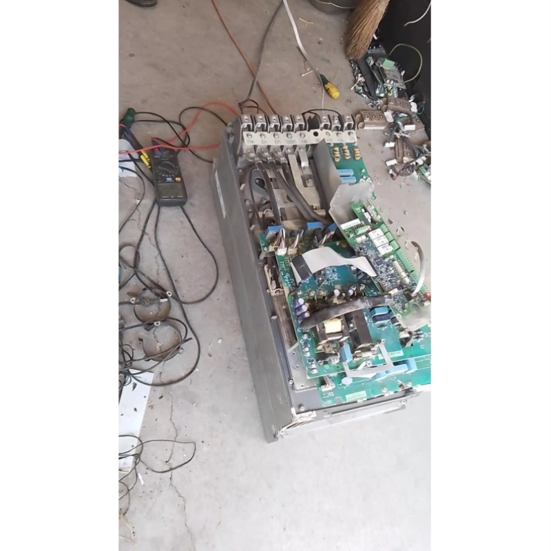 【议价】ABB550型55kw变频道缺主板和风扇塑料外壳,找了一