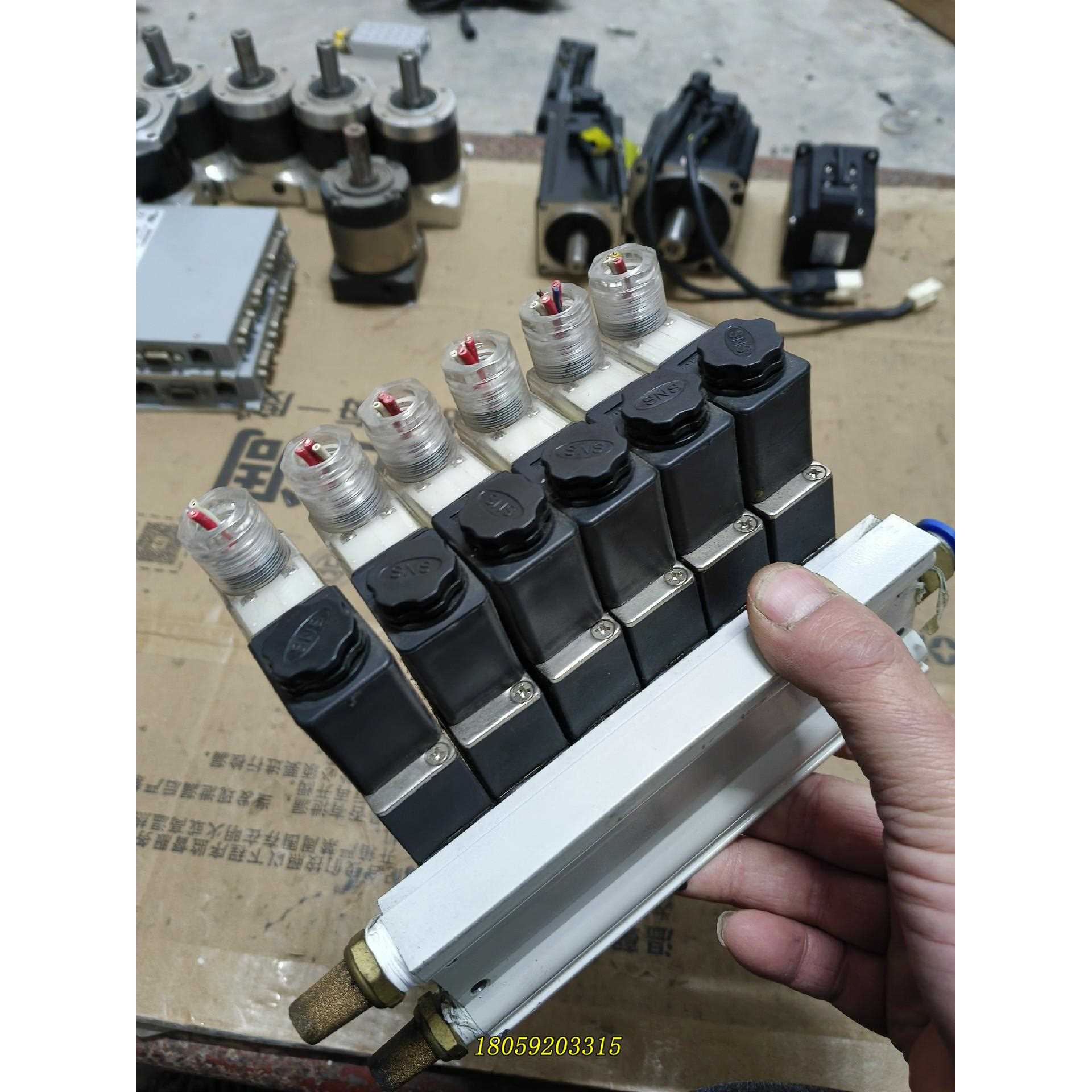 SNS神驰电磁阀,4V210-08,现货一组,6位,口罩机拆议价