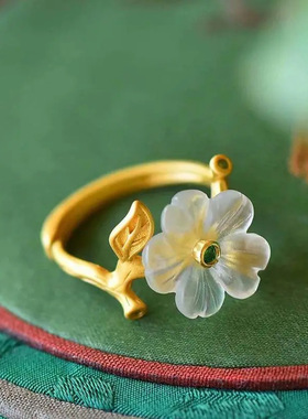 梨花雨凉古法金镶嵌白水晶戒指