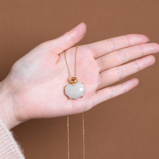 复古风锦鲤纯银和田玉平安锁吊坠女金镶玉长命锁玉石质感项链女生