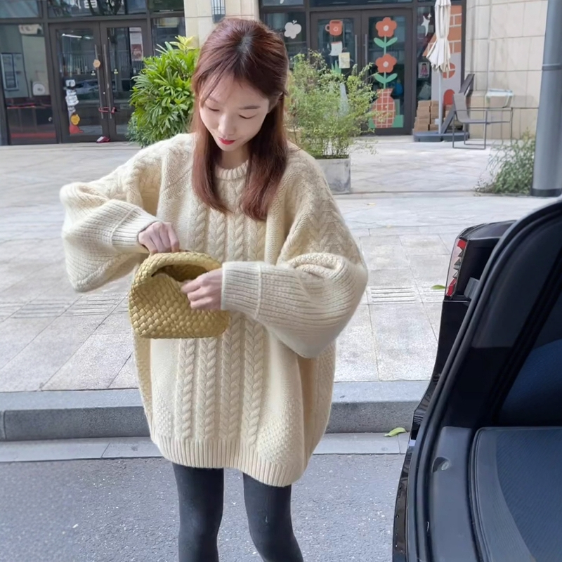 黄色中长款麻花圆领毛衣女秋冬慵懒风宽松软糯针织衫下装消失上衣