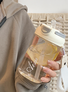 简约水杯2025新款女高颜值吸管杯办公室夏天便携学生塑料喝水杯子