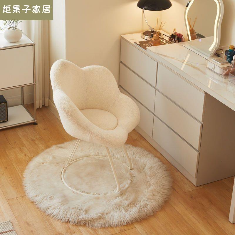 网红化妆椅女生卧室梳妆台凳子旋转化妆凳轻奢高颜值花瓣梳妆凳子