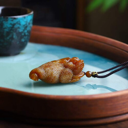天然和田玉玉器工厂店新疆且末料老料满糖色玉石三足金蟾吊坠挂件