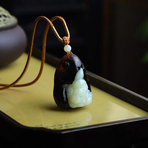天然新疆和田玉玉器工厂俄料老料俏皮色工艺品玉石莲花吊坠挂件