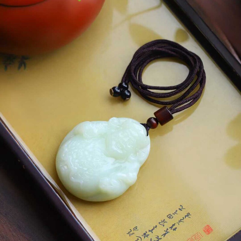 天然新疆和田玉玉器工厂店俄料老料工艺品玉石财神吊坠挂件男女款