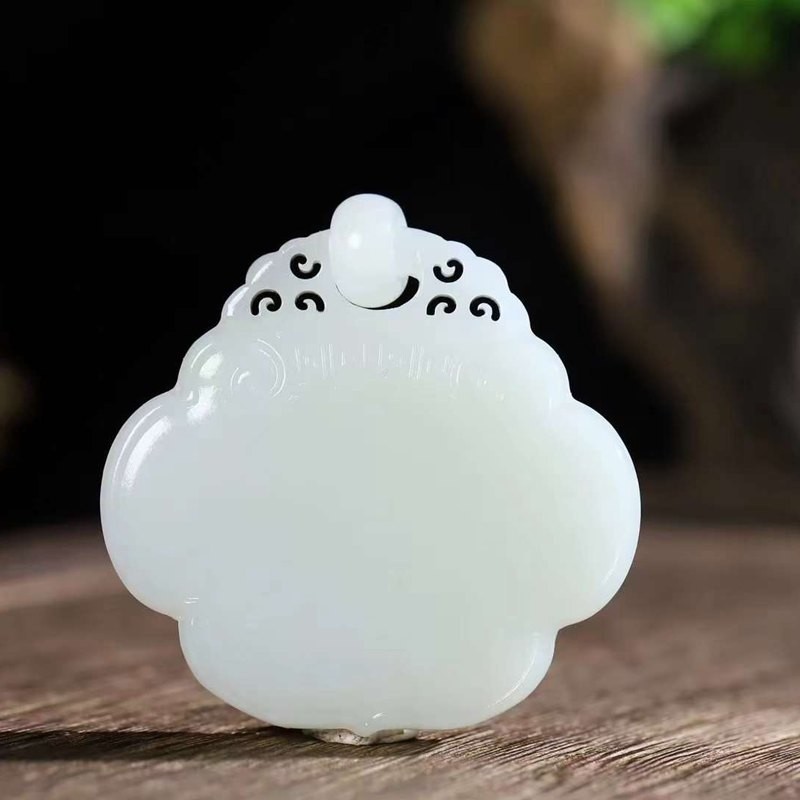 和田玉供应链天然新疆和田玉俄料羊脂级白玉工艺品如意锁玉石吊坠