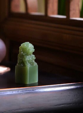 天然新疆和田玉玉器工厂店若羌黄口料老料玉石狮子印章小摆件带证