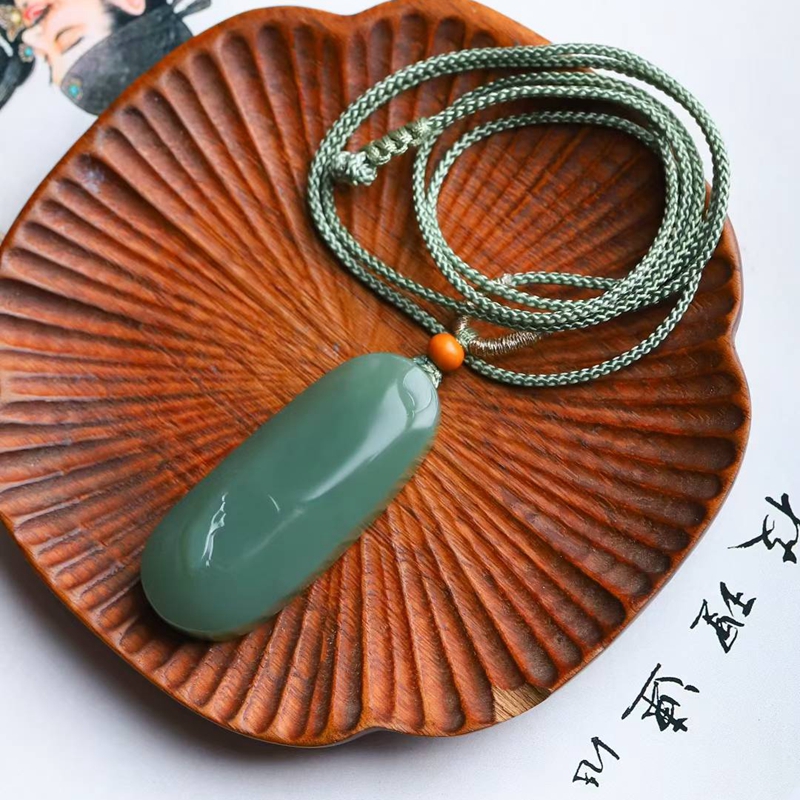 天然新疆和田玉玉器工厂店青海料老料湖水绿连年有余玉石吊坠挂件