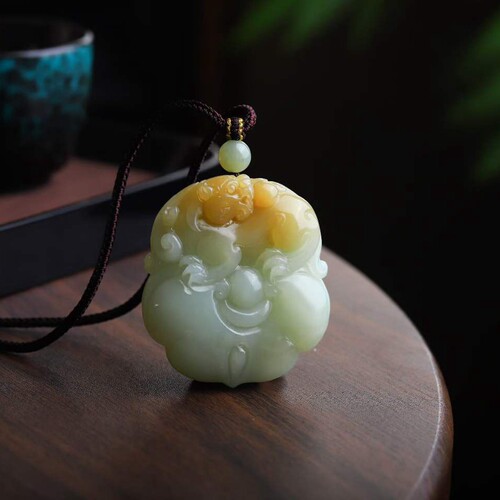 天然和田玉玉器工厂店新疆且末料老料俏糖色玉石貔貅圆牌吊坠挂件