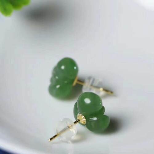 天然新疆和田玉玉器供应链俄料碧玉老料玉石莲花耳钉工艺品简约款