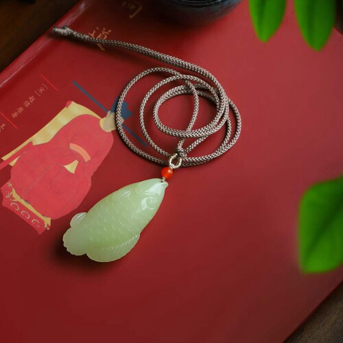 天然新疆和田玉玉器工厂店若羌黄口料老料玉石富贵鱼吊坠挂件带证