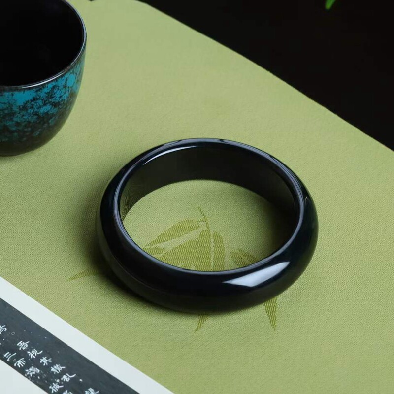 天然新疆和田玉玉器工厂店羊脂级墨玉老料内径58mm玉石素面镯手镯