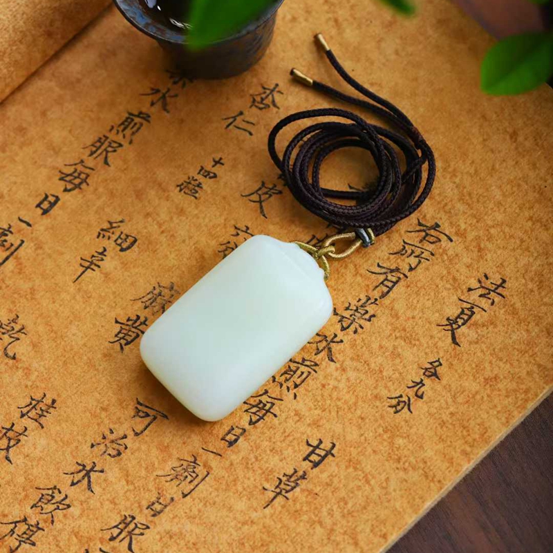 天然新疆和田玉玉器工厂店俄料羊脂级白玉简约款玉石平安牌吊坠
